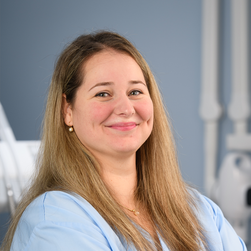 Ivett Anna Szabóné Papp, dental assistant and clinical hygienist – Medicodent Sződliget